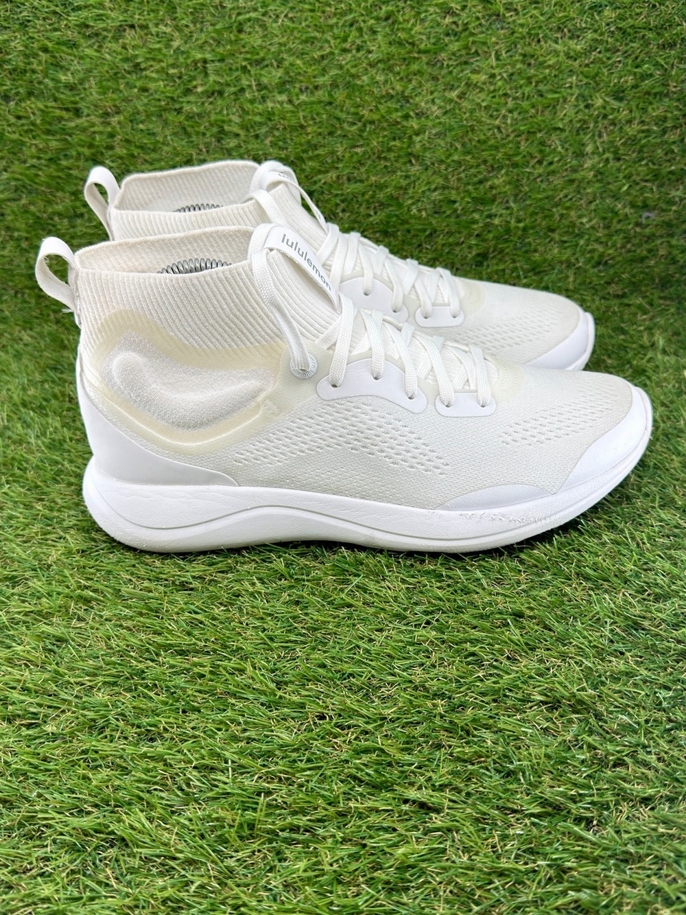 lululemon Chargefeel Mid workout shoes Women’s Size 9 women mint condition
